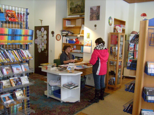 Medienausleihe und Bücherbasar